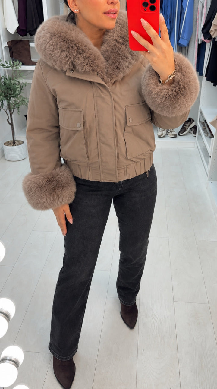 Fitted Women's Winter Trench Coat with Faux Fur (3)