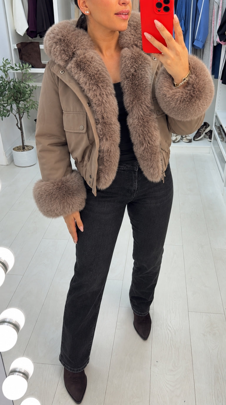 Fitted Women's Winter Trench Coat with Faux Fur in Mocha