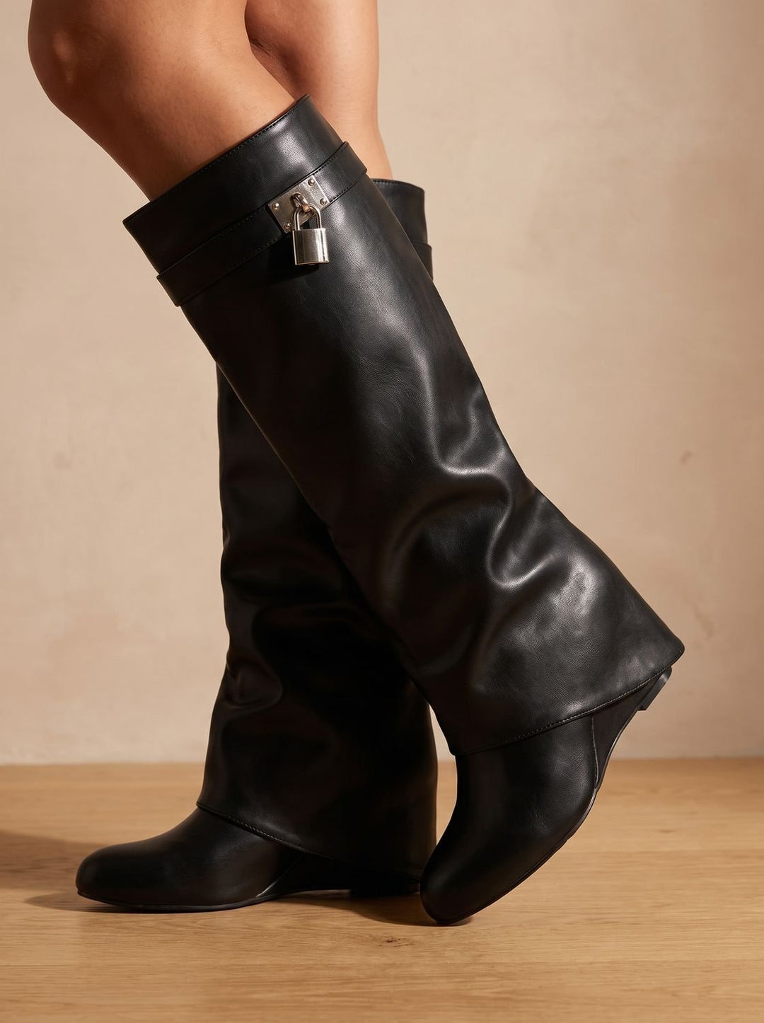 Women's Black Knee High Boots in Faux Leather (2)