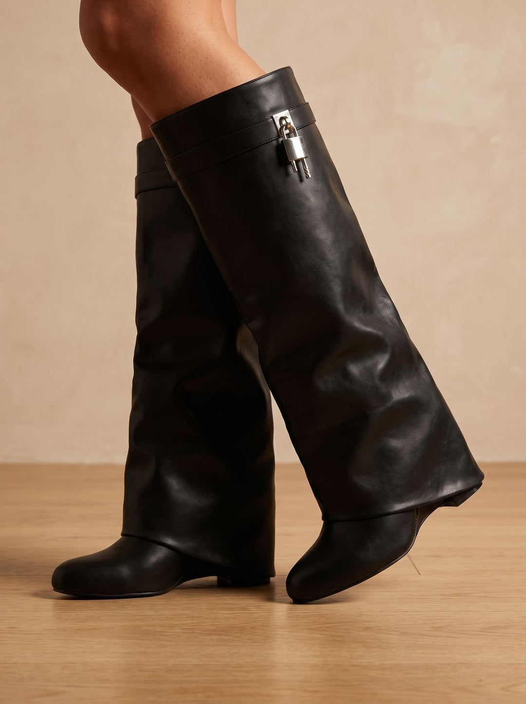 Women's Black Knee High Boots in Faux Leather (5)