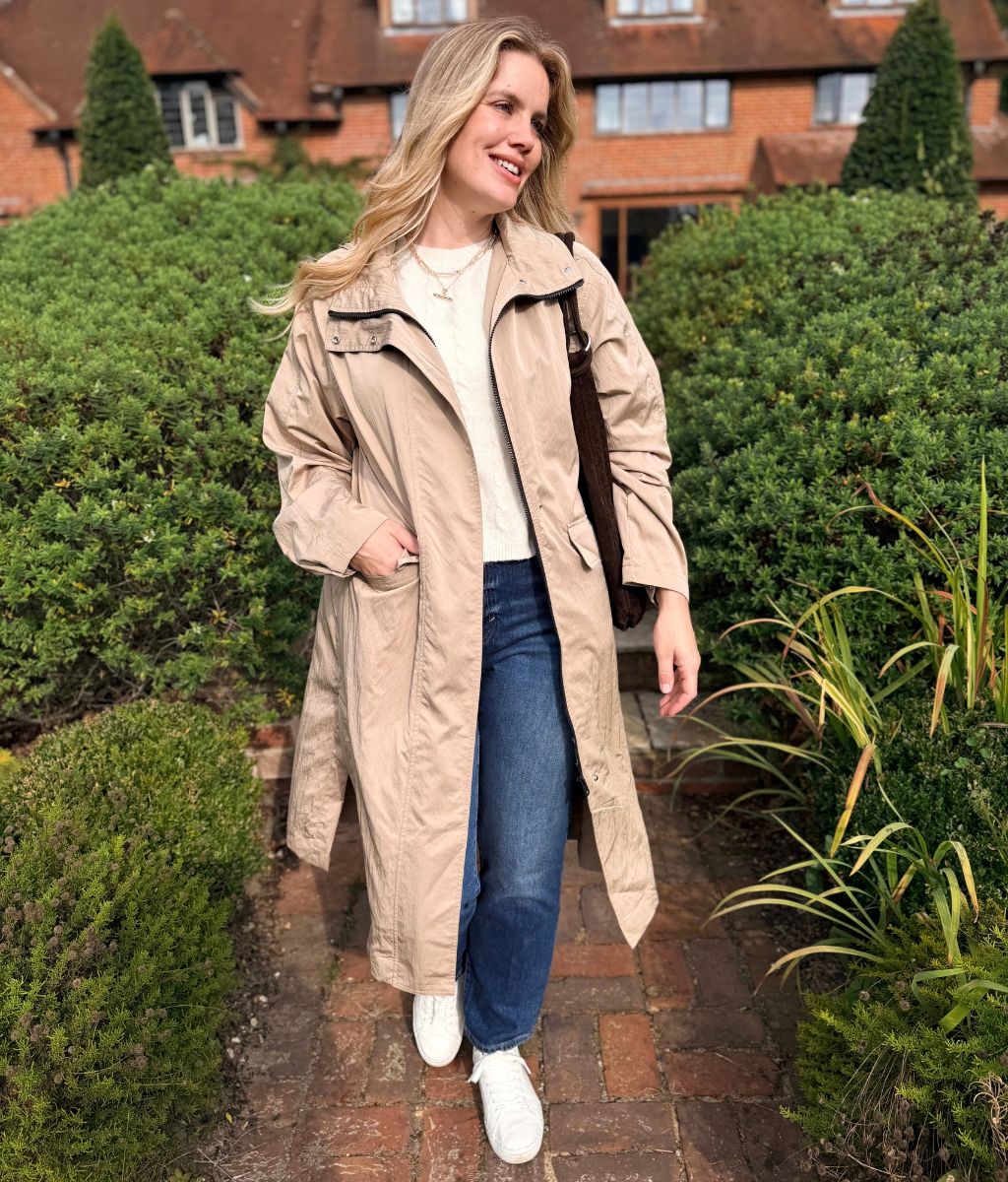 Women's Trench Coat in Beige for Windy Days in Beige 2