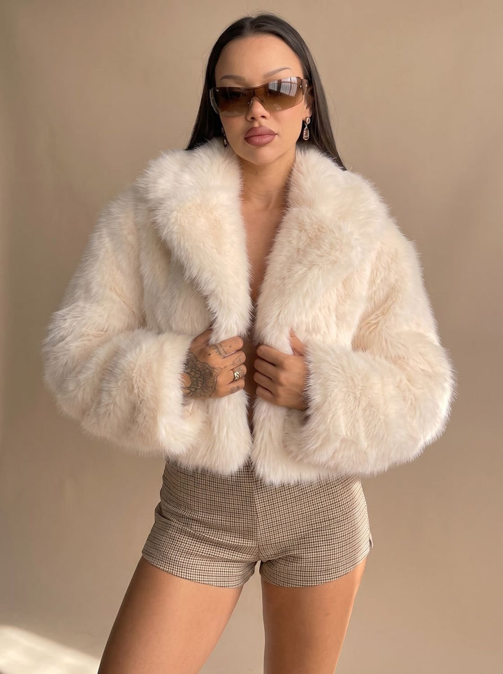 Women's Trench Coat in Cropped Faux Fur in Cream 5